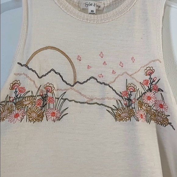 Embroidered tank top - Picture 2 of 3